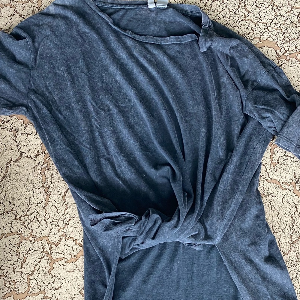 Divided Hi-Low tee - Picture 3 of 3